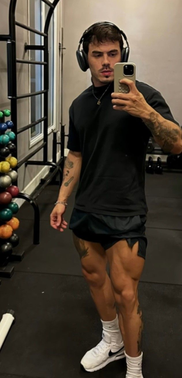 Roberto M.